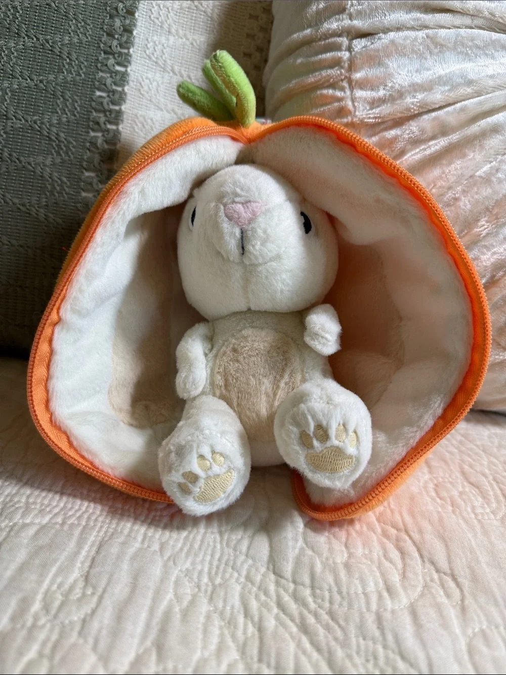 Flipetz Plush White Bunny in Orange Carrot